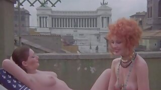 بلیک لیگنگز میں ملبوس فیلم سکسی خانوادگی داستانی روسی لڑکی اپنے عاشق سے بالکل پیار نہیں کرتی لیکن پھر بھی وہ اسے دیتی ہے۔