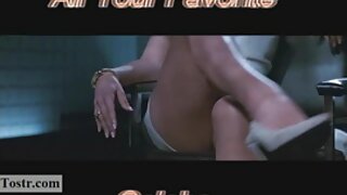 ننگی گیلی لڑکی کے ساتھ فیلمهای سکسی جدید شوقیہ فوٹو سیشن اور بیچ سیکس جس کے جسم پر ٹین کے نشانات ہیں۔