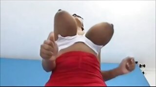 منڈوا پبیس کے ساتھ ایک پتلی سنہرے بالوں والی فیلم سکسی پورن استار ایک دوست کی آنکھوں میں گر گئی جب وہ اس کے ڈک پر تھی.